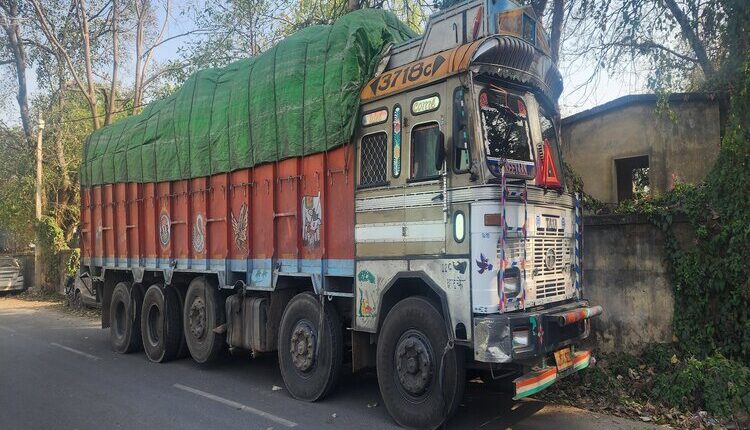 बीस लाख का महुआ जब्त