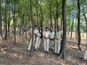 महुआ शराब की भट्ठी ध्वस्त, पुलिस की छापेमारी में भारी मात्रा में अवैध महुआ शराब और जावा महुआ जब्त