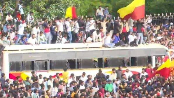 RCB की ऐतिहासिक जीत के जश्न में भगदड़, 7 से 10 लोगों की मौत की ख़बर, दर्जनों घायल