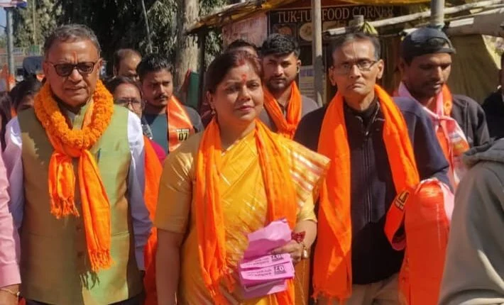 भाजपा नेत्री सह समाजसेवी ने भाजपा समर्थित प्रत्याशी सुदेश कुमार के चुनावी जनसंपर्क में झोंकी ताकत