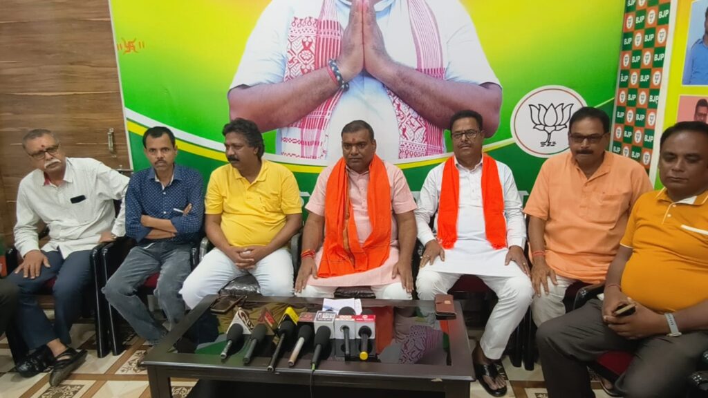 मंत्री के इशारे पर हुई छात्रों पर बर्बरता, खुद को बचाने के लिए आंदोलन कुचलने का प्रयास