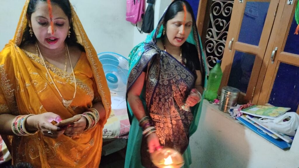 कथा, भजन और जागरण का माहौल