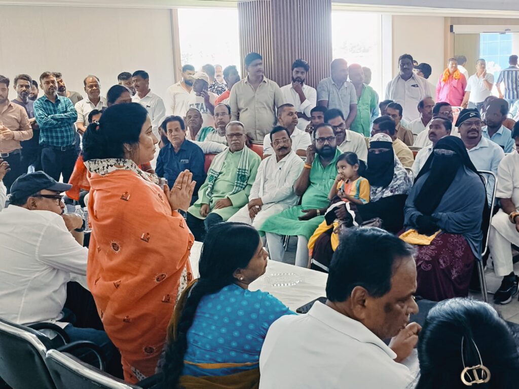 बैठक ने बढ़ाई राजनीतिक चर्चा
