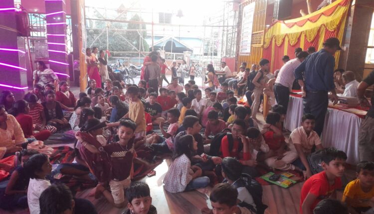 शास्त्री नगर दुर्गा मंडप में चित्रकला प्रतियोगिता, 120 से अधिक बच्चों ने दिखाई प्रतिभा