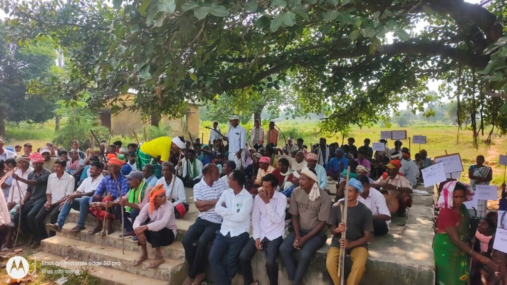 आबादी से दूर निर्माण कराने की रखी मांग