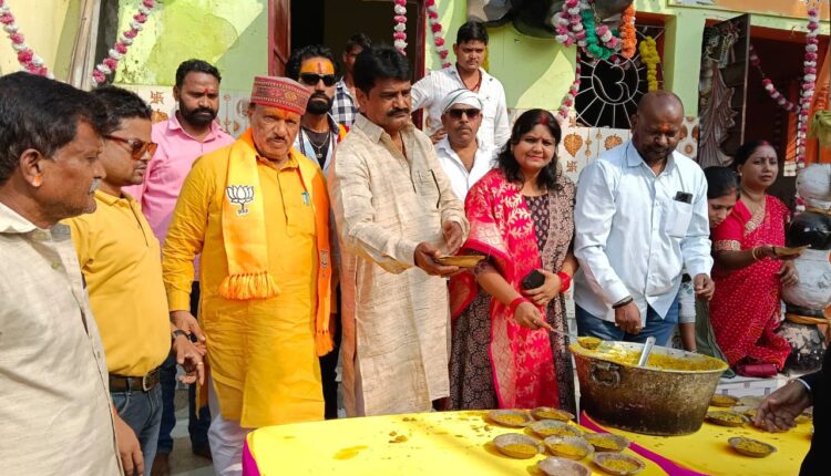 सेवा संकल्प अभियान के समापन पर महादेव मंदिर में भव्य भंडारा